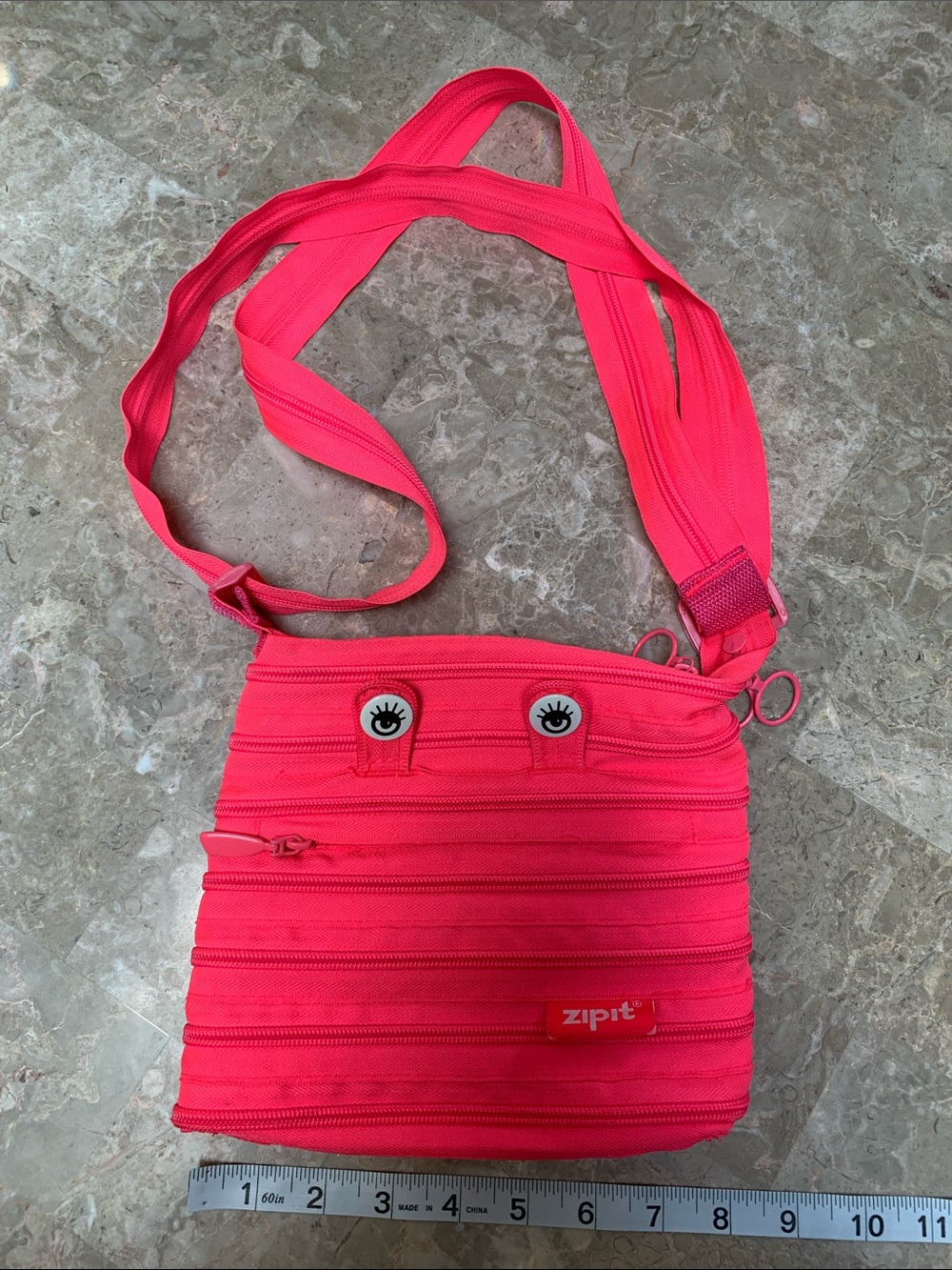 Cute Girl’s Zip-It Bright Pink Multi-Zip Crossbody Bag. Pre-Owned. Size:8x8. - Picture 5 of 5